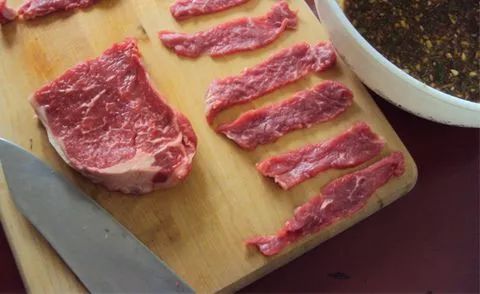 牛肉干是生的还是熟的_牛肉干生牛肉还是熟牛肉_干熟牛肉是什么