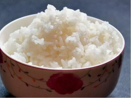 蒸米饭米饭和水比例_请问蒸米饭比例怎么放水_蒸米饭水和米的比例和时间