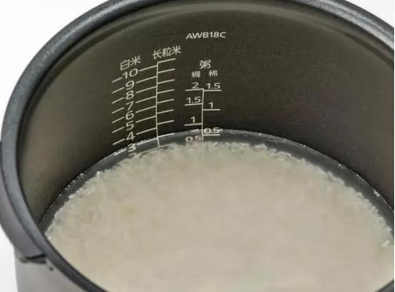 蒸米饭水和米的比例和时间_请问蒸米饭比例怎么放水_蒸米饭米饭和水比例