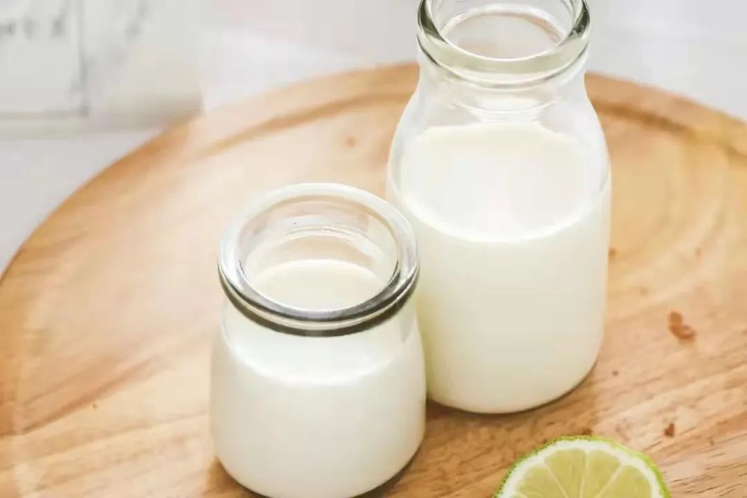 脱脂牛奶和生牛乳哪个对身体好_脱脂牛奶和生牛乳奶哪个好_脱脂牛奶和生牛乳的区别